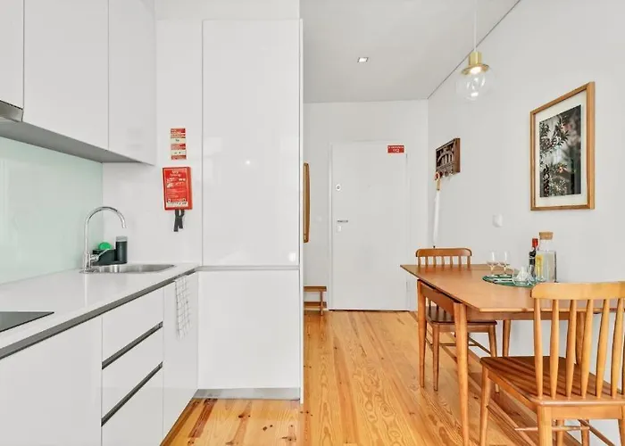 Host Wise - Lovely Shinny Flats With Balcony - Clerigos