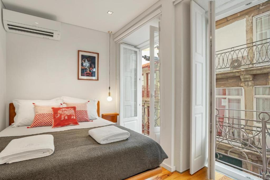 Host Wise - Lovely Shinny Flats With Balcony - Clerigos Apartment *