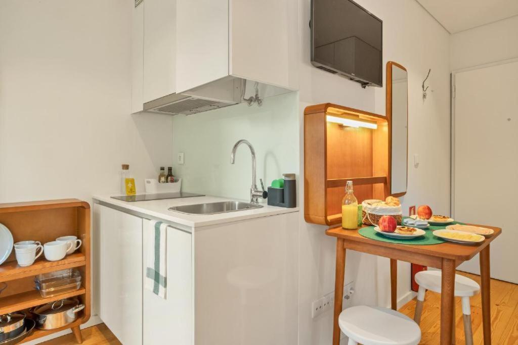 Host Wise - Lovely Shinny Flats With Balcony - Clerigos Apartment