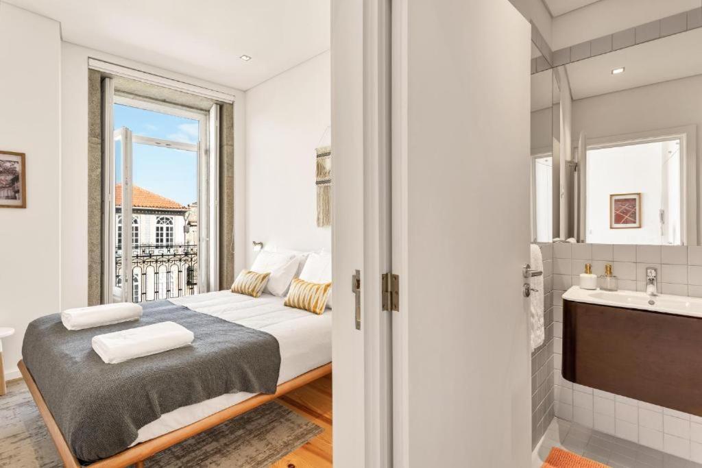 Apartment Host Wise - Lovely Shinny Flats With Balcony - Clerigos Porto