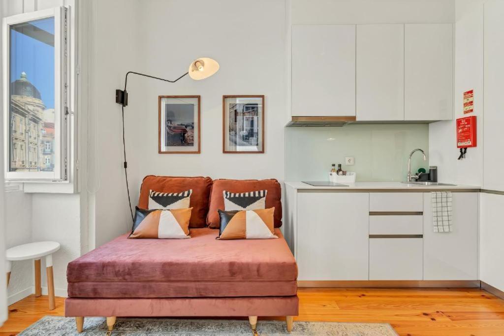 Host Wise - Lovely Shinny Flats With Balcony - Clerigos Apartment Porto