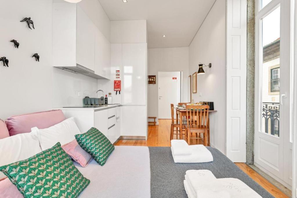 Host Wise - Lovely Shinny Flats With Balcony - Clerigos Porto
