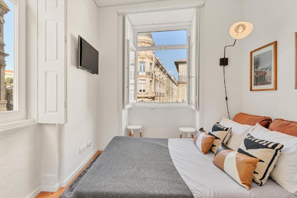Apartment Host Wise - Lovely Shinny Flats With Balcony - Clerigos *