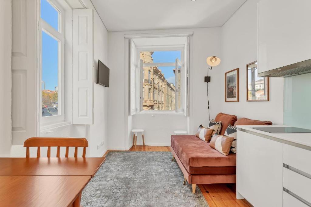 Host Wise - Lovely Shinny Flats With Balcony - Clerigos * Porto