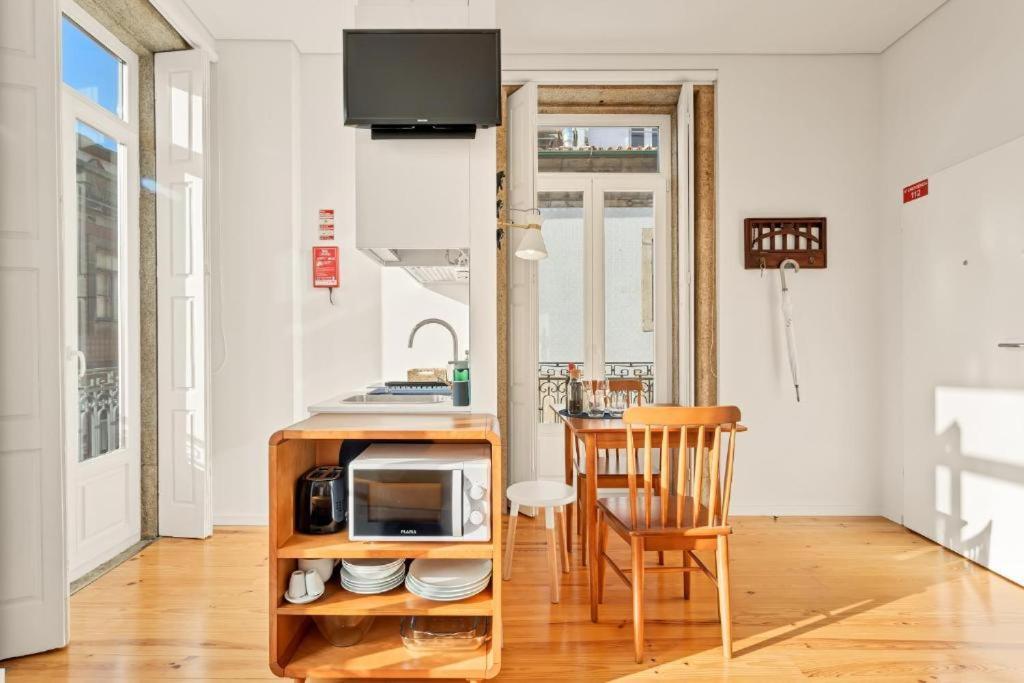 Apartment Host Wise - Lovely Shinny Flats With Balcony - Clerigos