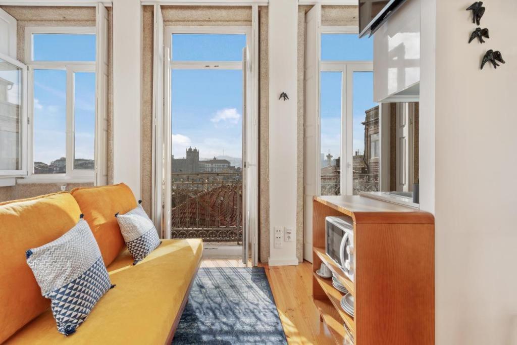 Host Wise - Lovely Shinny Flats With Balcony - Clerigos Apartment *