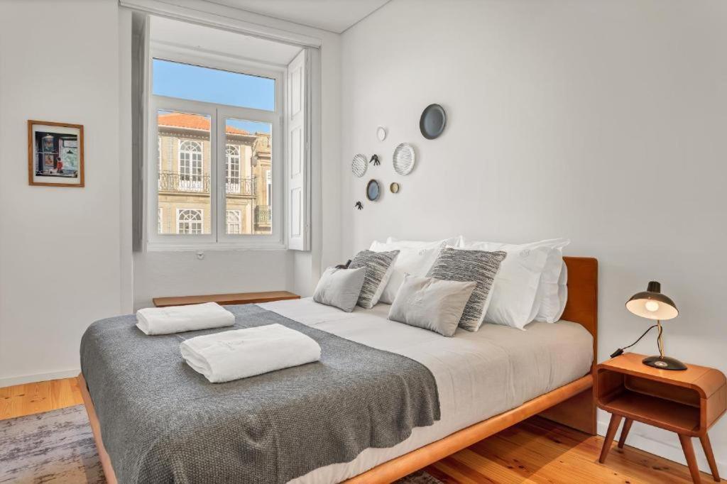 Host Wise - Lovely Shinny Flats With Balcony - Clerigos Apartment Porto
