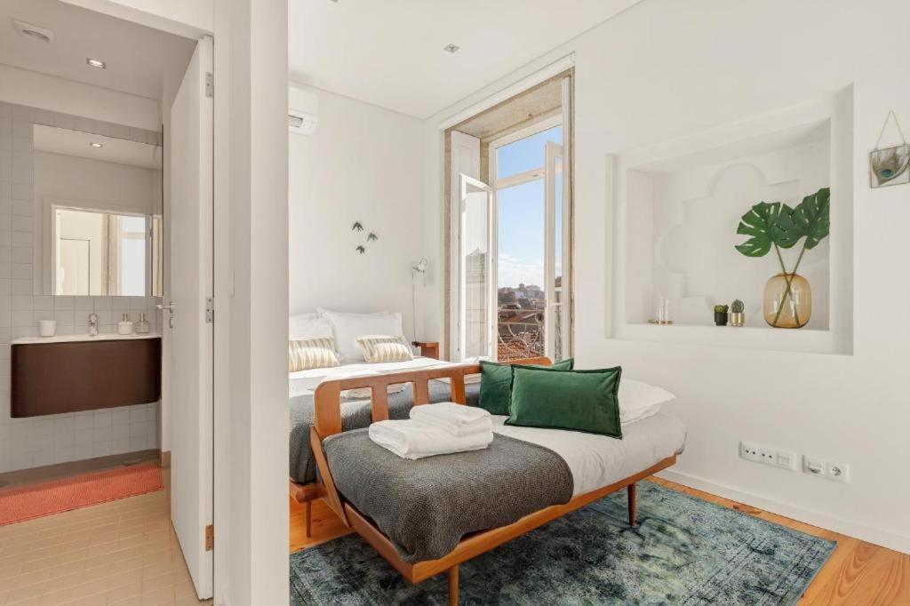 Host Wise - Lovely Shinny Flats With Balcony - Clerigos * Porto