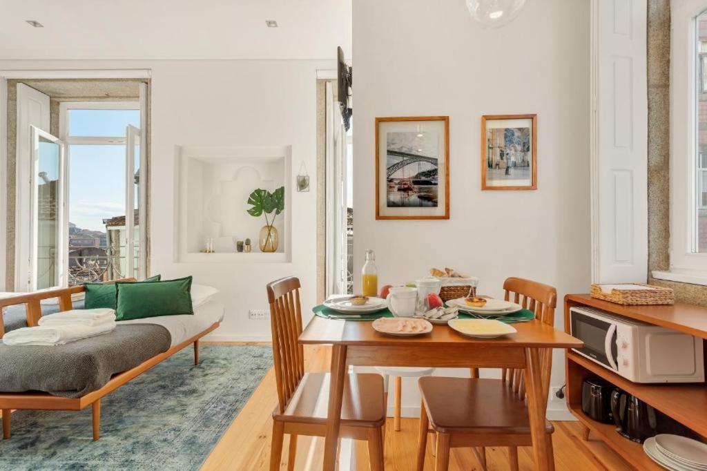 Host Wise - Lovely Shinny Flats With Balcony - Clerigos Apartment *