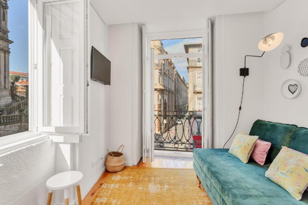 Apartment Host Wise - Lovely Shinny Flats With Balcony - Clerigos Porto