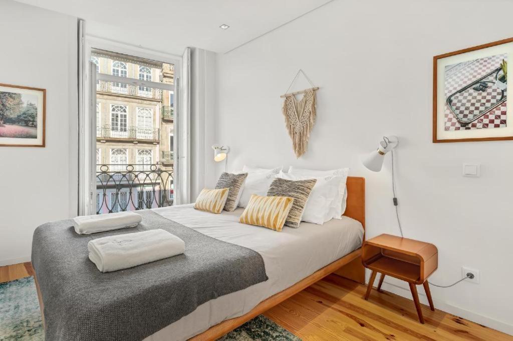 Host Wise - Lovely Shinny Flats With Balcony - Clerigos Apartment
