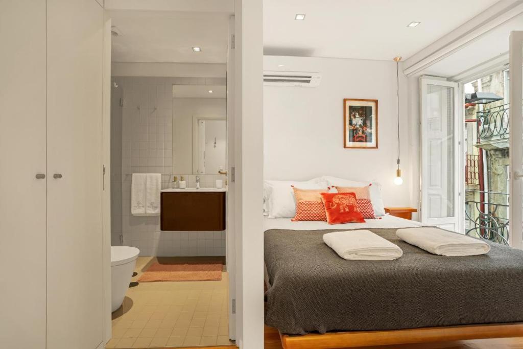 Host Wise - Lovely Shinny Flats With Balcony - Clerigos * Porto