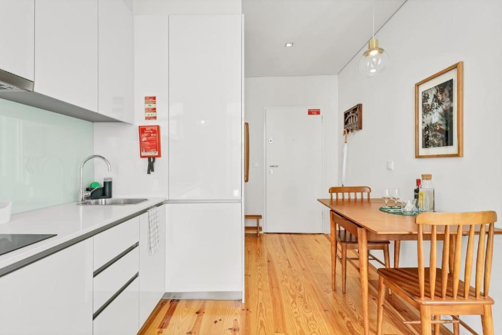 Apartment Host Wise - Lovely Shinny Flats With Balcony - Clerigos Porto