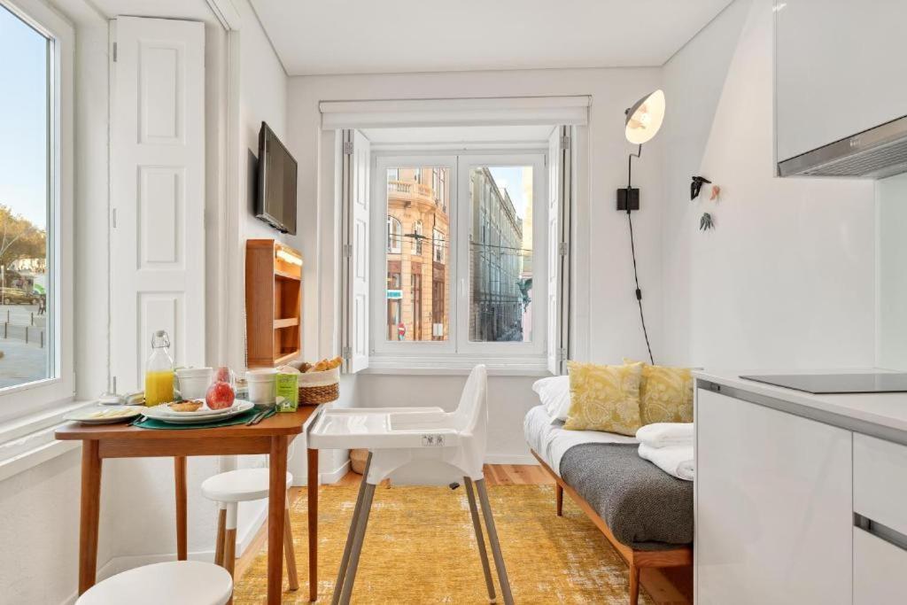 Host Wise - Lovely Shinny Flats With Balcony - Clerigos Porto