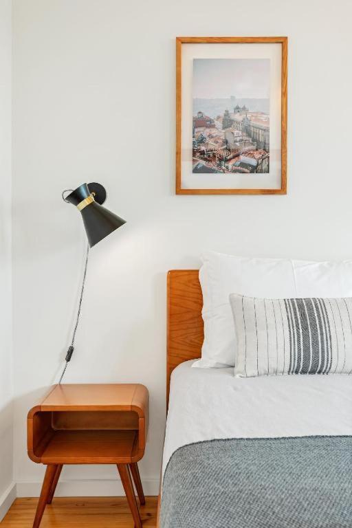 Host Wise - Lovely Shinny Flats With Balcony - Clerigos Apartment Porto