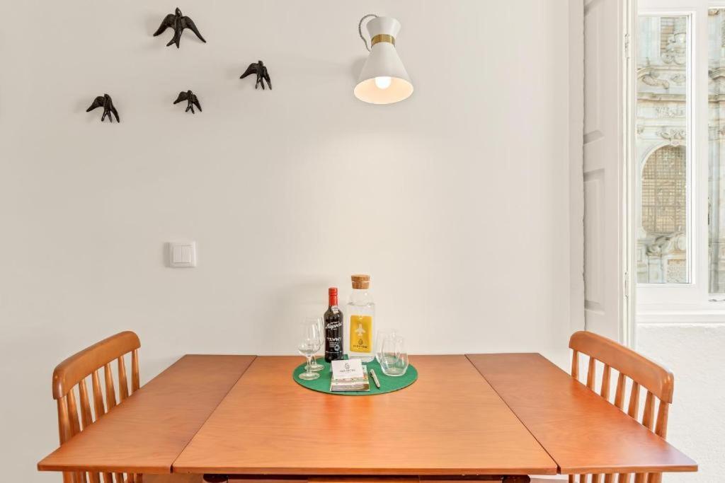 Host Wise - Lovely Shinny Flats With Balcony - Clerigos Apartment Porto