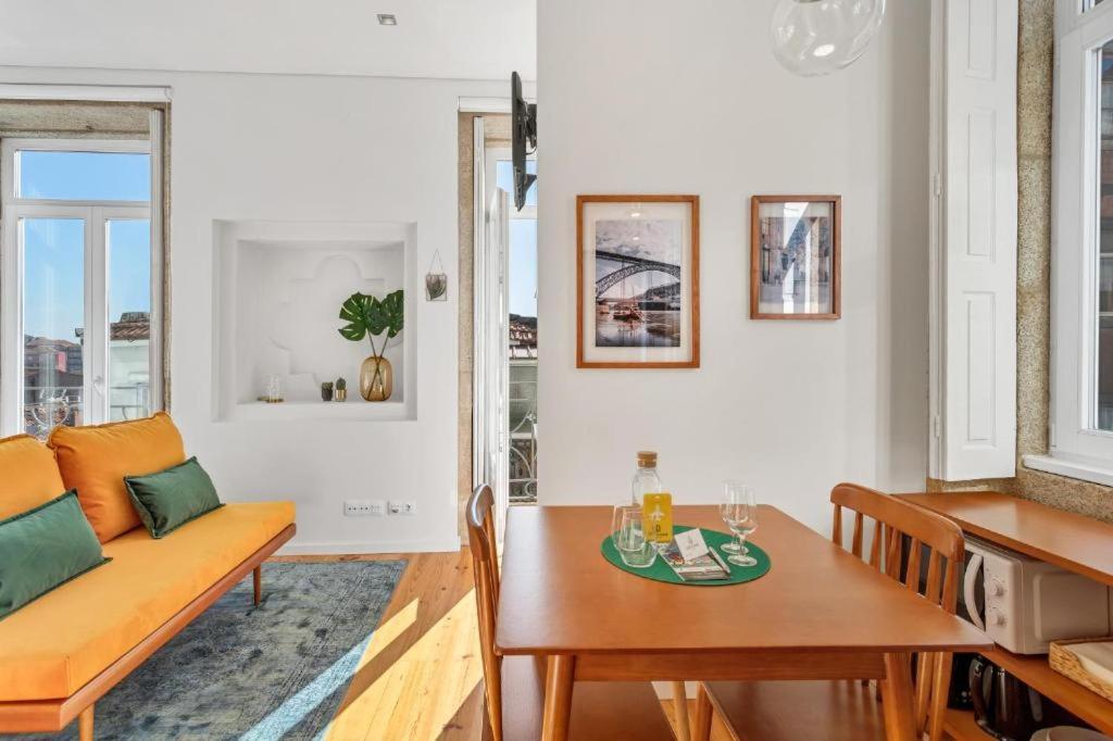 Host Wise - Lovely Shinny Flats With Balcony - Clerigos Apartment *