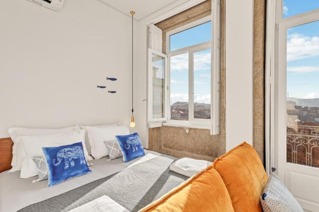 Host Wise - Lovely Shinny Flats With Balcony - Clerigos * Porto