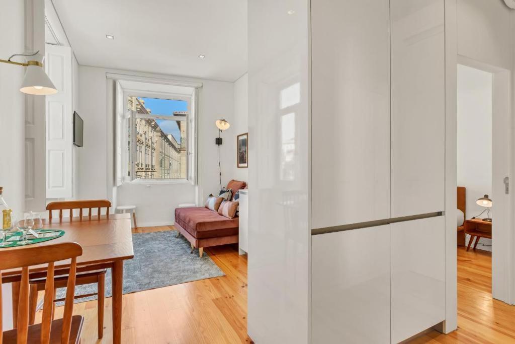 Host Wise - Lovely Shinny Flats With Balcony - Clerigos * Porto