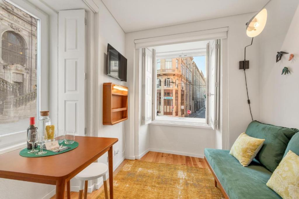 Host Wise - Lovely Shinny Flats With Balcony - Clerigos Apartment *