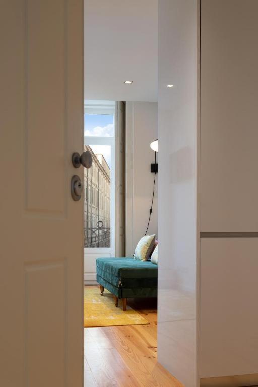 Host Wise - Lovely Shinny Flats With Balcony - Clerigos * Porto