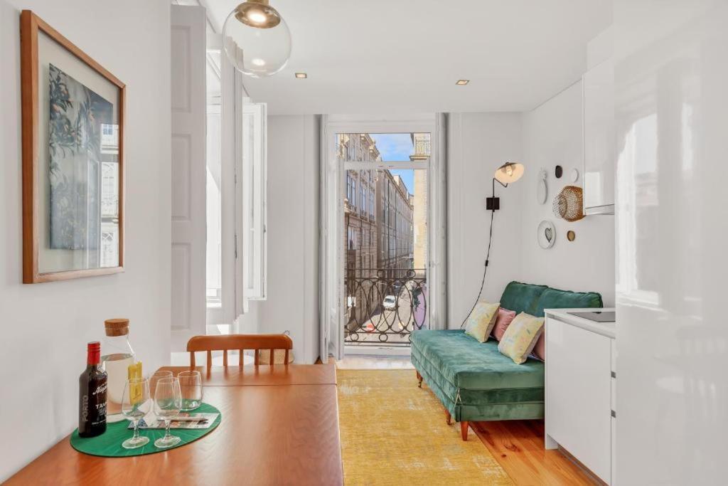 Host Wise - Lovely Shinny Flats With Balcony - Clerigos Apartment